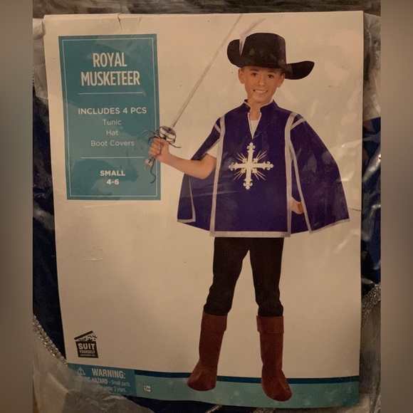 Boys Small Royal Musketeer costume - Picture 1 of 2